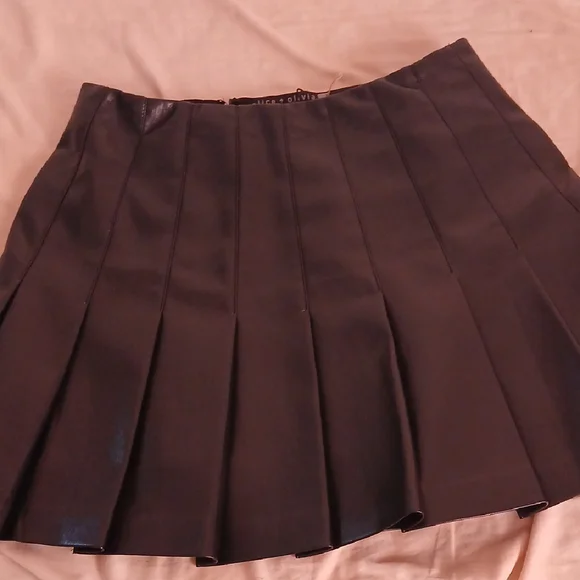 Alice + Olivia Shiny Black Skirt - Picture 2 of 3